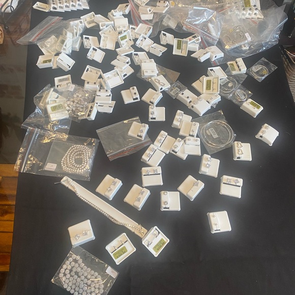 Jewelry - Massive lot of 100 pieces .925 silver with Zirconia, Moissanite, 10k gold